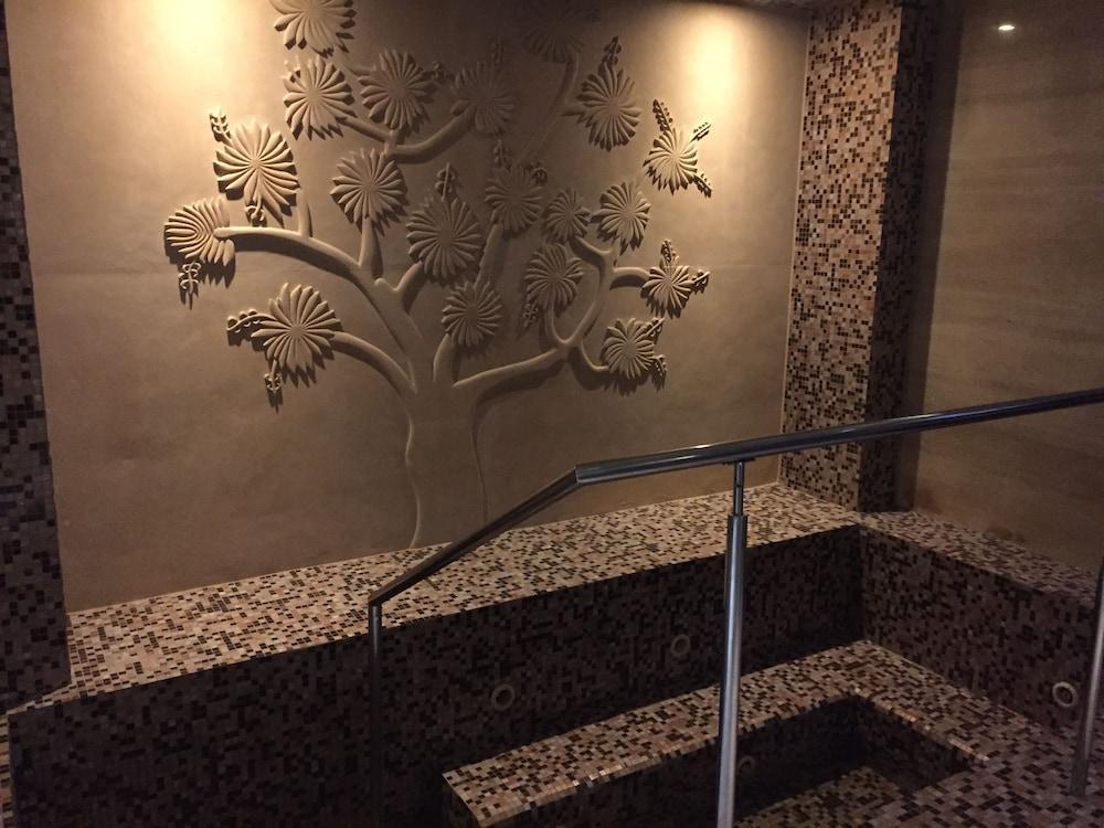 Surat Marriott Hotel מראה חיצוני תמונה