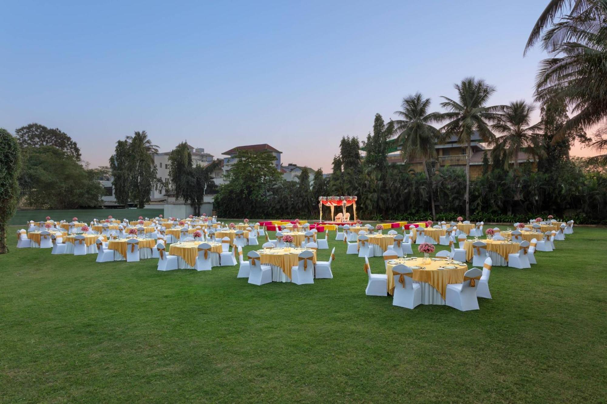 Surat Marriott Hotel מראה חיצוני תמונה