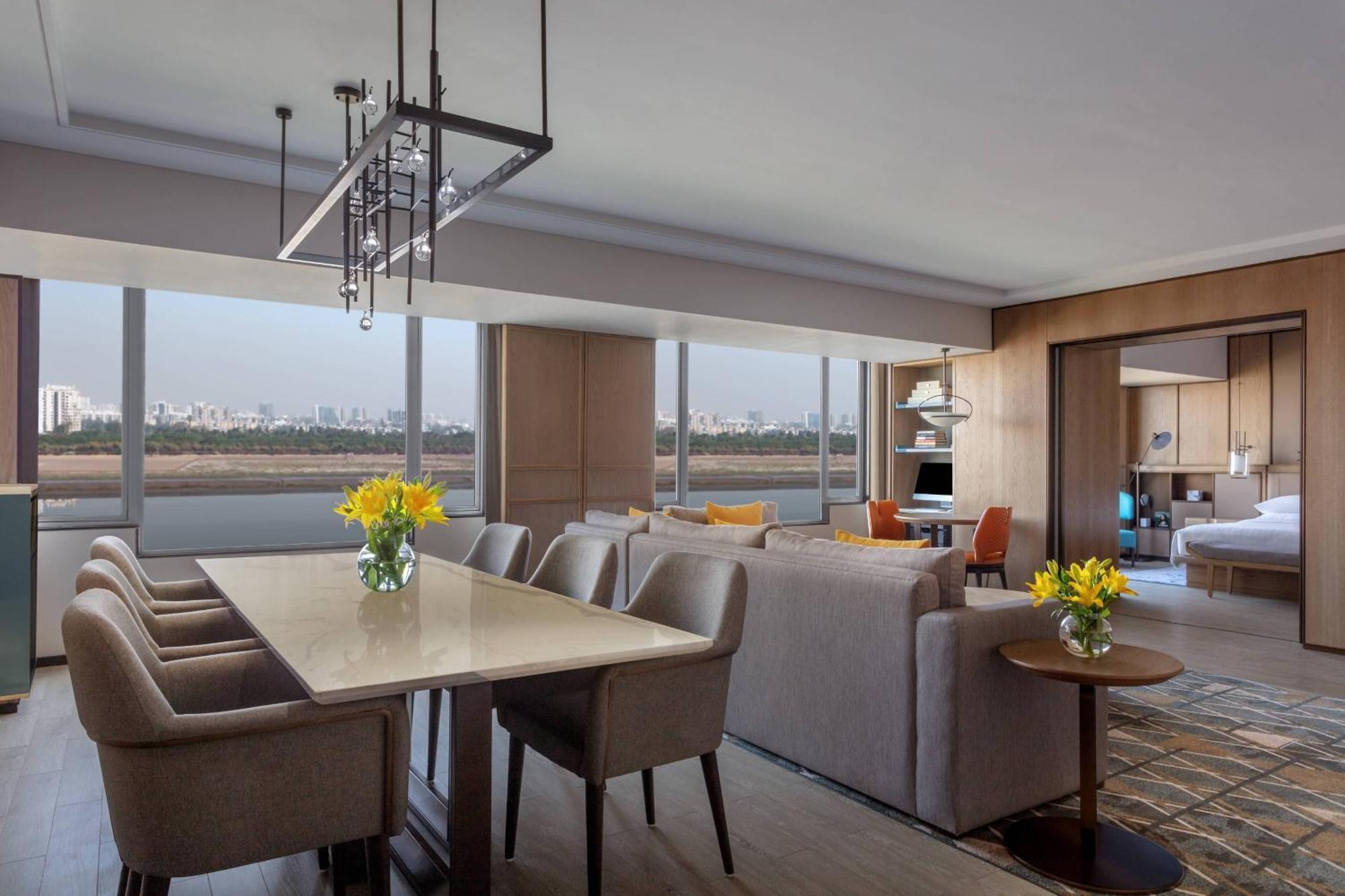 Surat Marriott Hotel מראה חיצוני תמונה