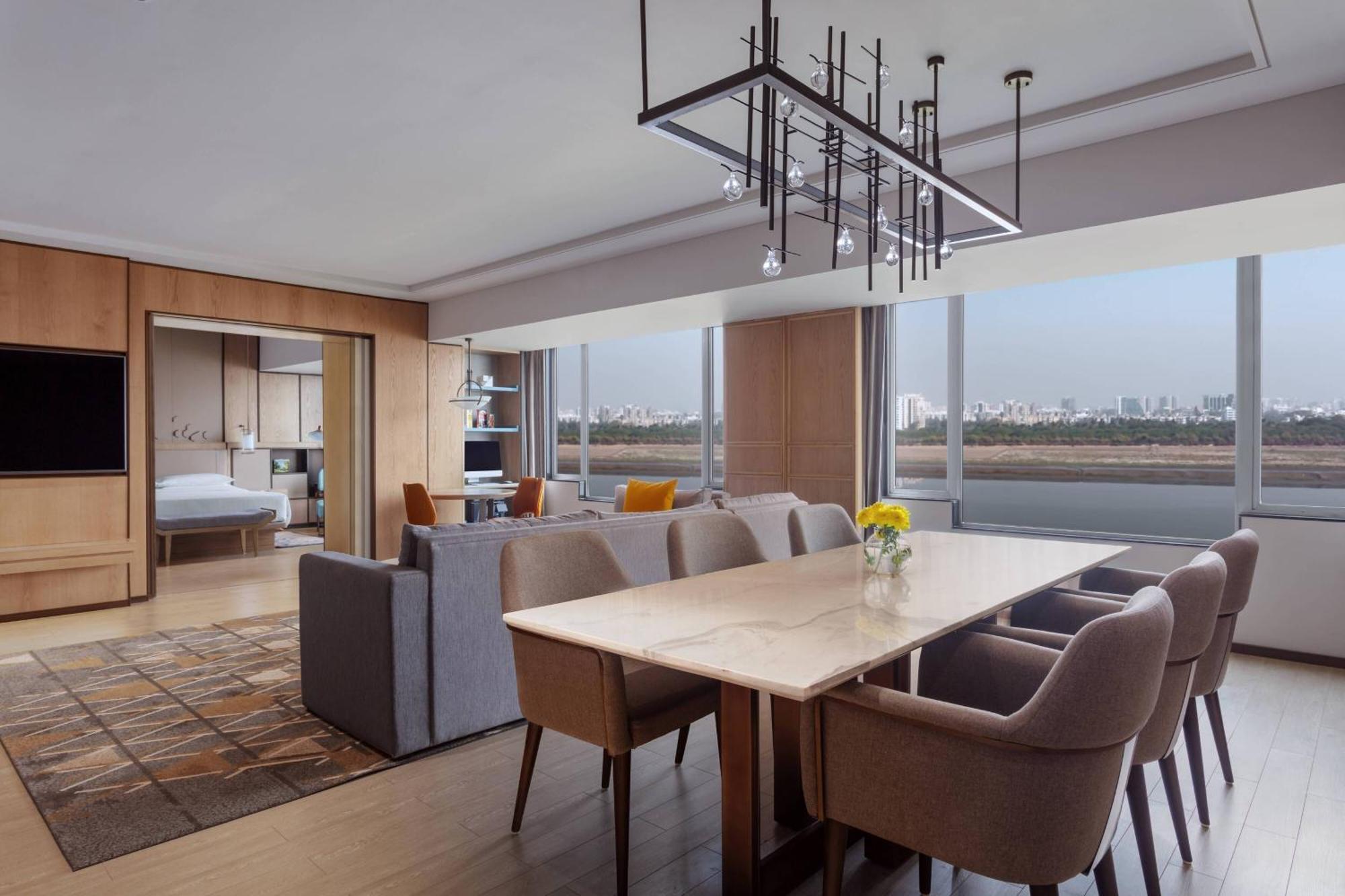 Surat Marriott Hotel מראה חיצוני תמונה