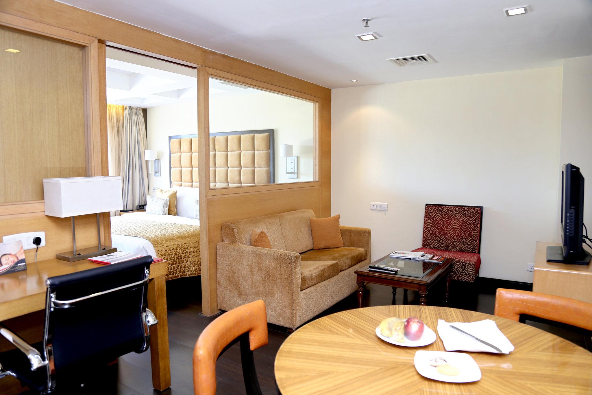 Surat Marriott Hotel מראה חיצוני תמונה