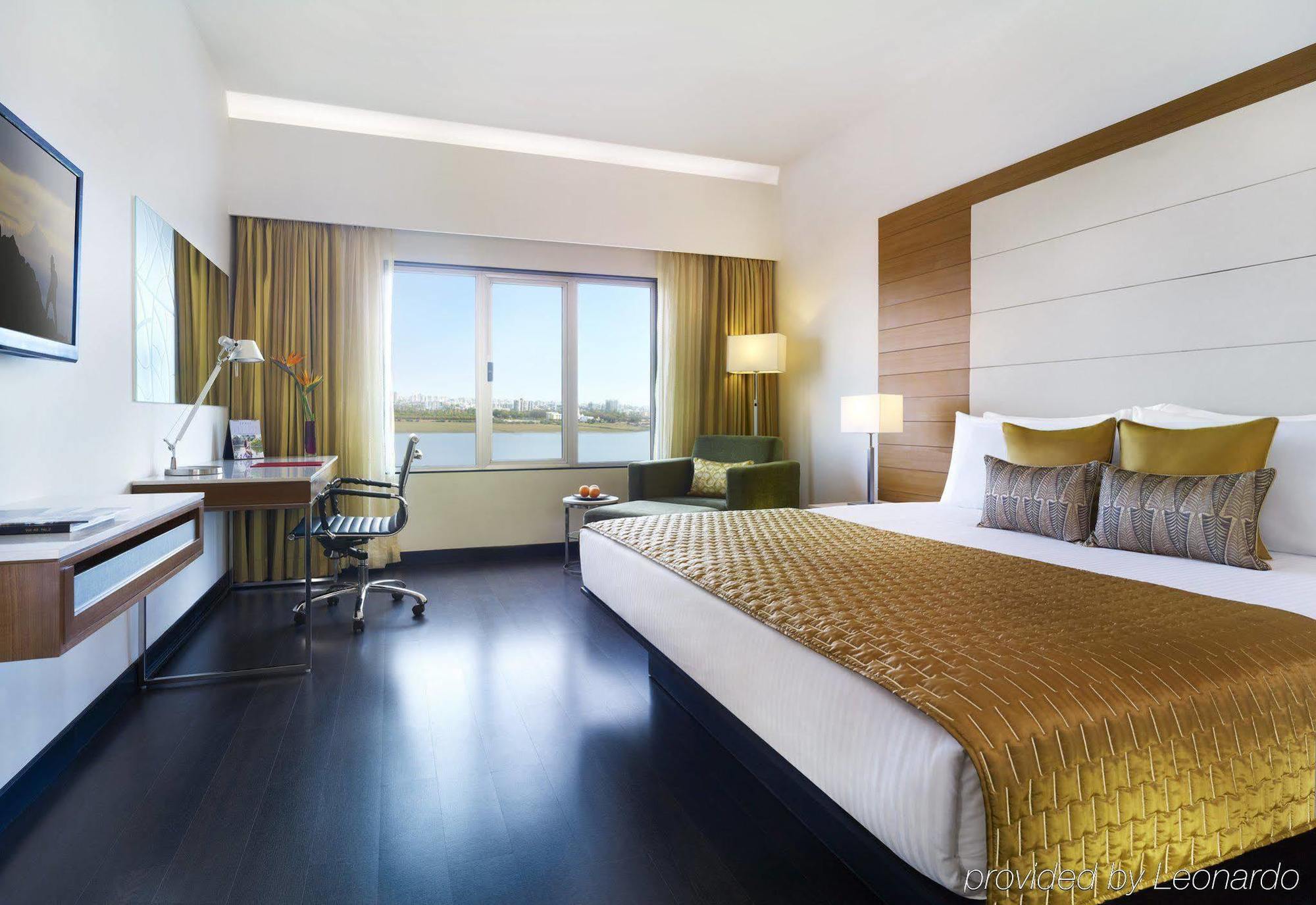 Surat Marriott Hotel מראה חיצוני תמונה