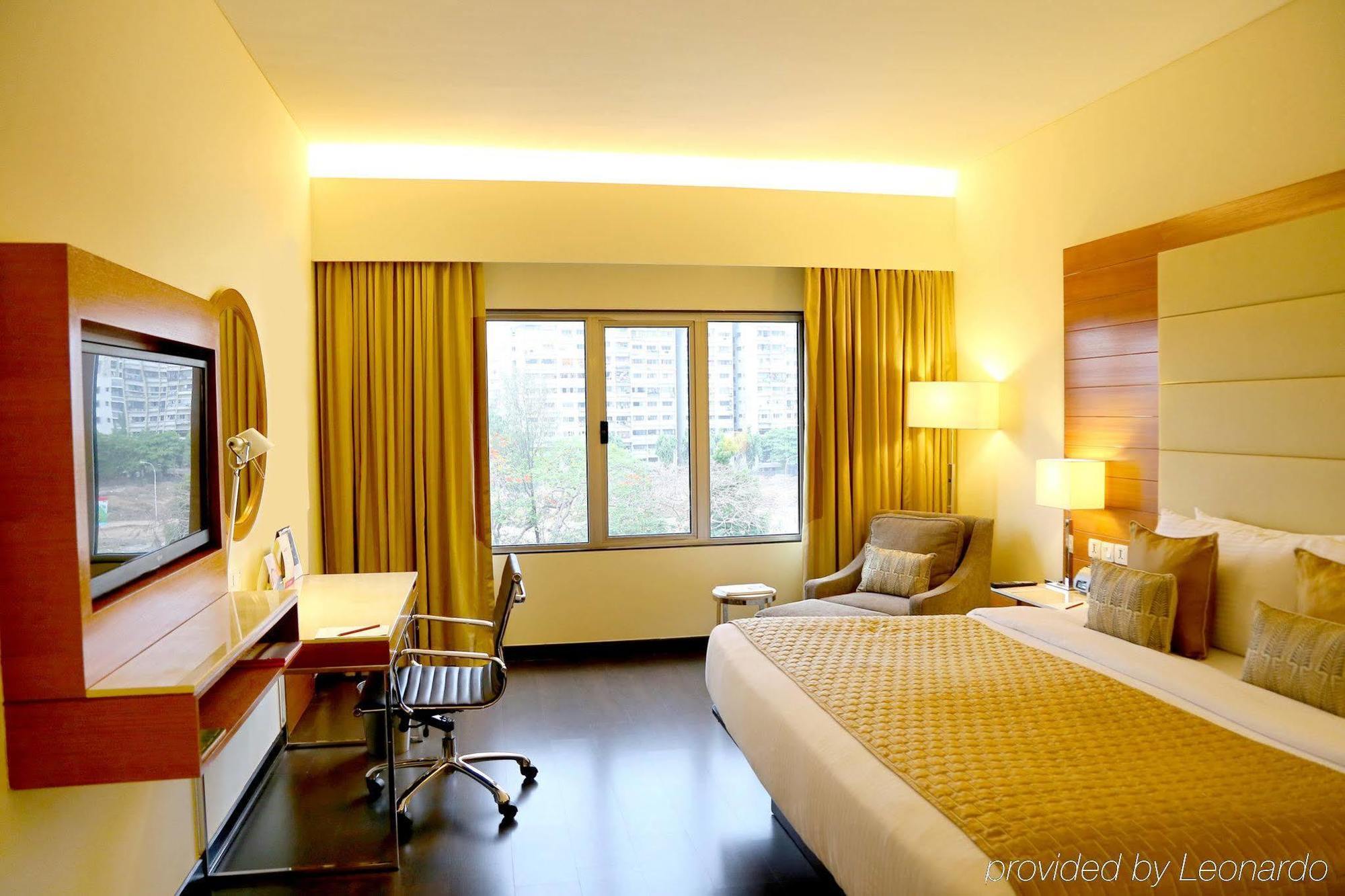 Surat Marriott Hotel מראה חיצוני תמונה