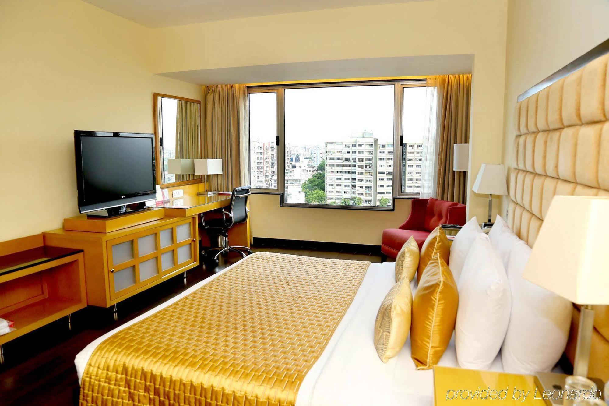 Surat Marriott Hotel מראה חיצוני תמונה