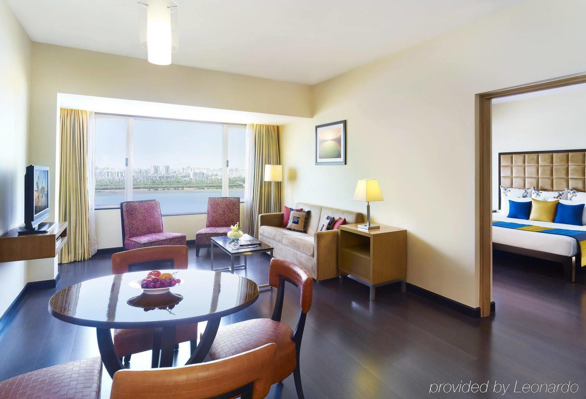Surat Marriott Hotel מראה חיצוני תמונה
