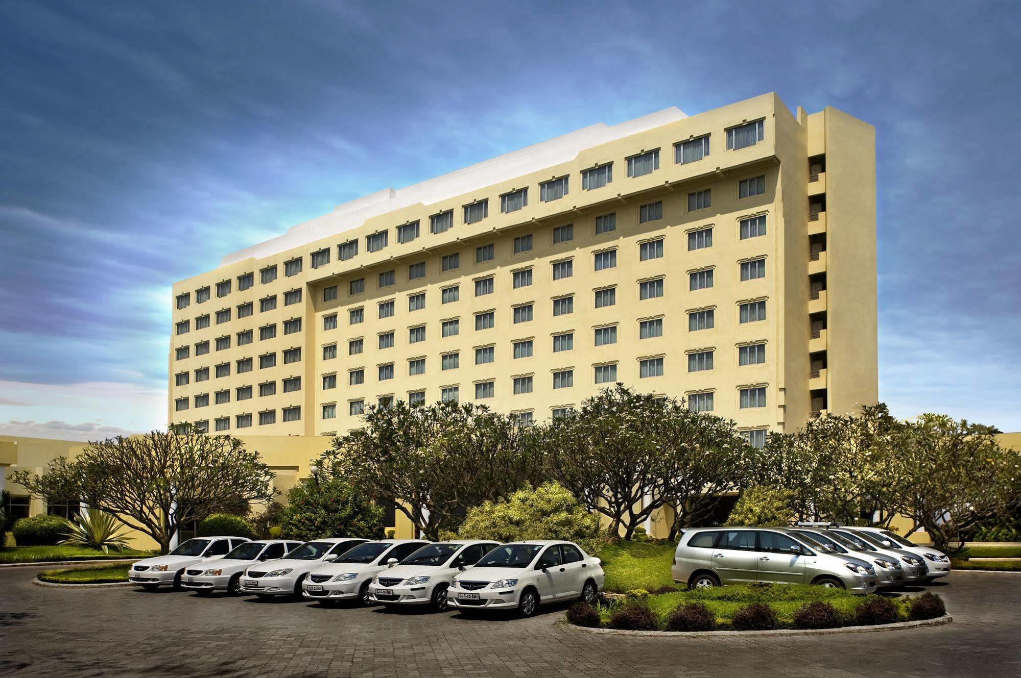 Surat Marriott Hotel מראה חיצוני תמונה