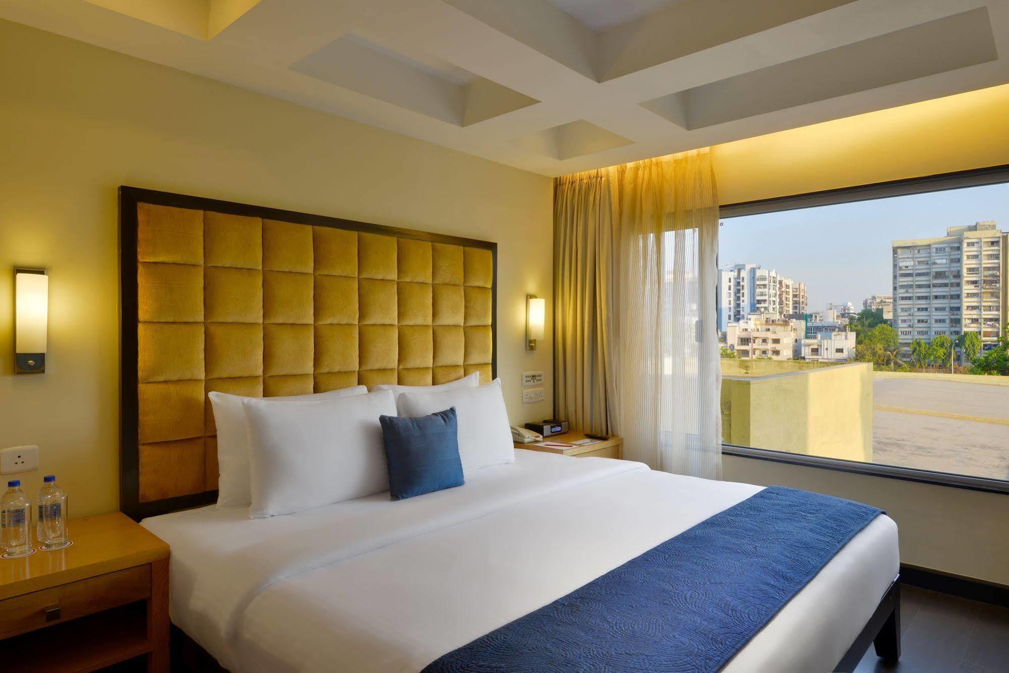 Surat Marriott Hotel מראה חיצוני תמונה