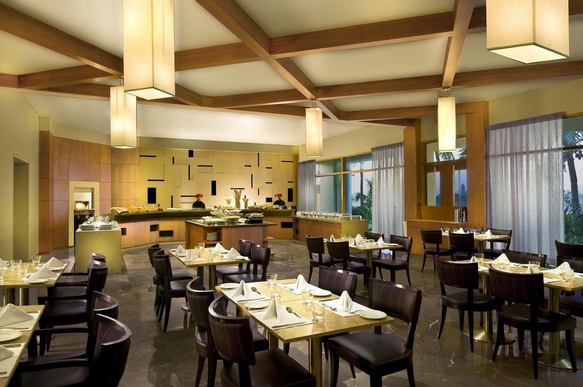 Surat Marriott Hotel מסעדה תמונה