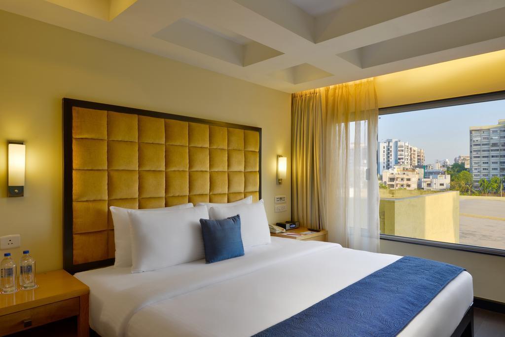 Surat Marriott Hotel מראה חיצוני תמונה